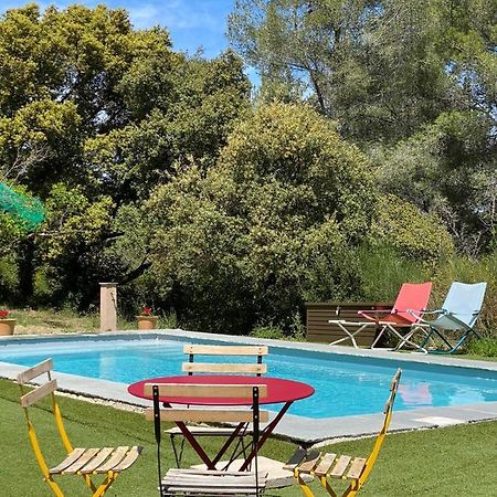 Le Gite Des Cadieres Apartment Evenos Bagian luar foto