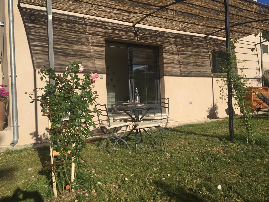 Le Gite Des Cadieres Apartment Evenos Bagian luar foto