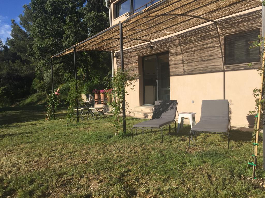 Le Gite Des Cadieres Apartment Evenos Bagian luar foto